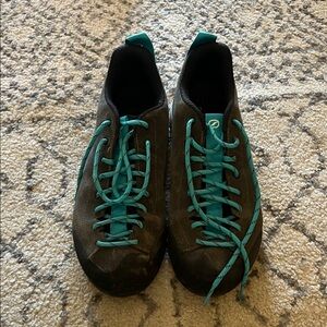 Men’s scarpa gecko euro 41/ USM 8 approach shoes